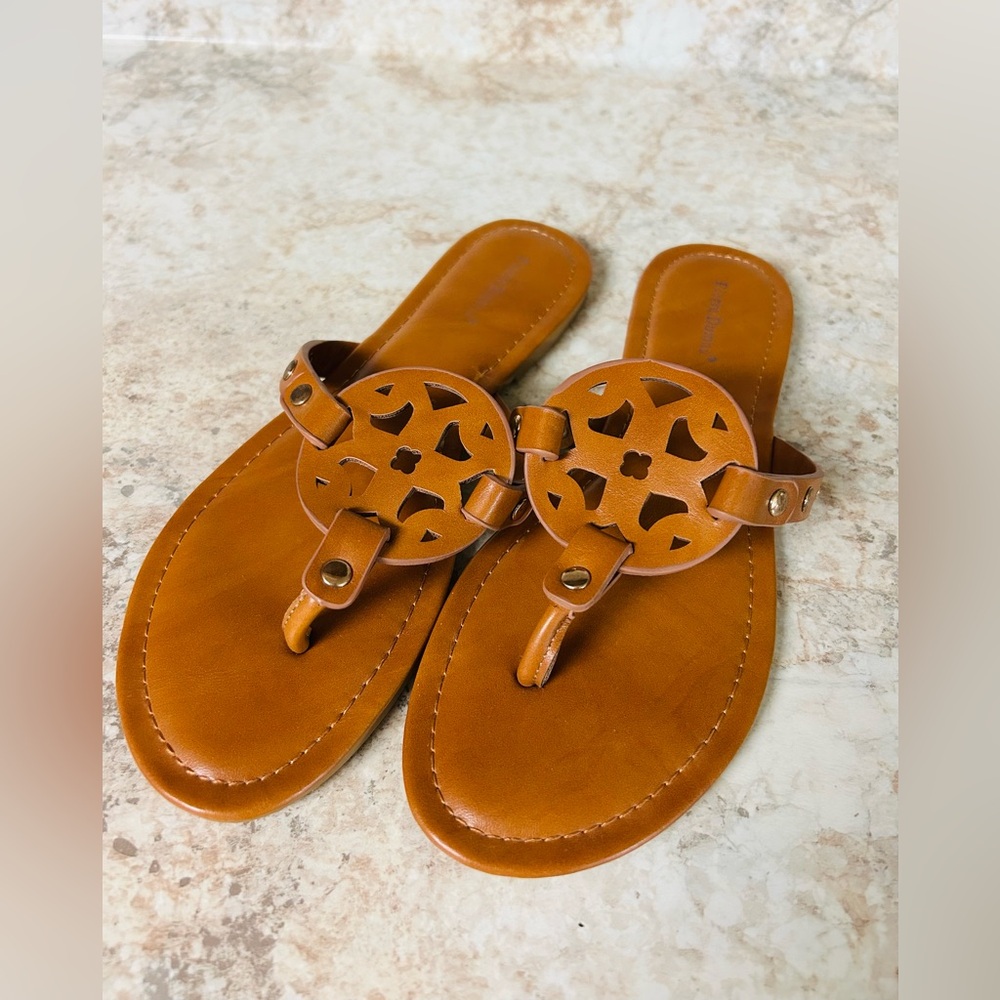 BRAND NEW Pierre Dumas Brown Sandals with Geometric Design